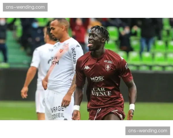 下赛季法甲将试用半自动越位识别技术，已在部分球场安装传感器