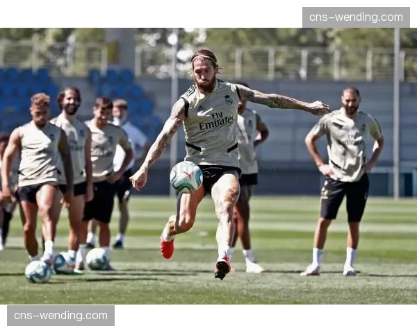 从九连胜到三轮不胜：皇马争冠之路的起伏与挑战